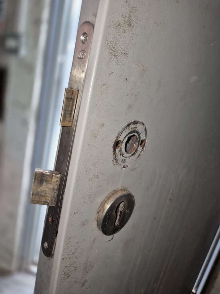 hayle break in repair 3 Handles and cylinder removed destructively – break-in repair at a commercial unit in Hayle, Cornwall